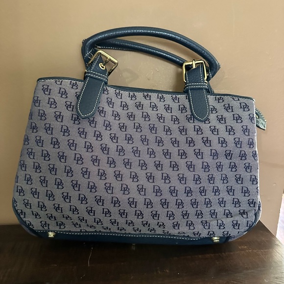 Dooney and Bourke women bag